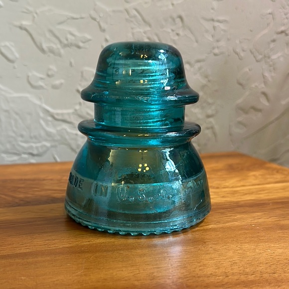Hemingray Glass Insulator #42 in Teal Blue heavy duty‎ colored glass - Picture 1 of 4